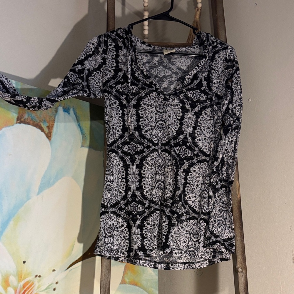 Chic Black and White Women's Long Sleeve Top